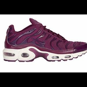 Women’s Nike AirMax plus